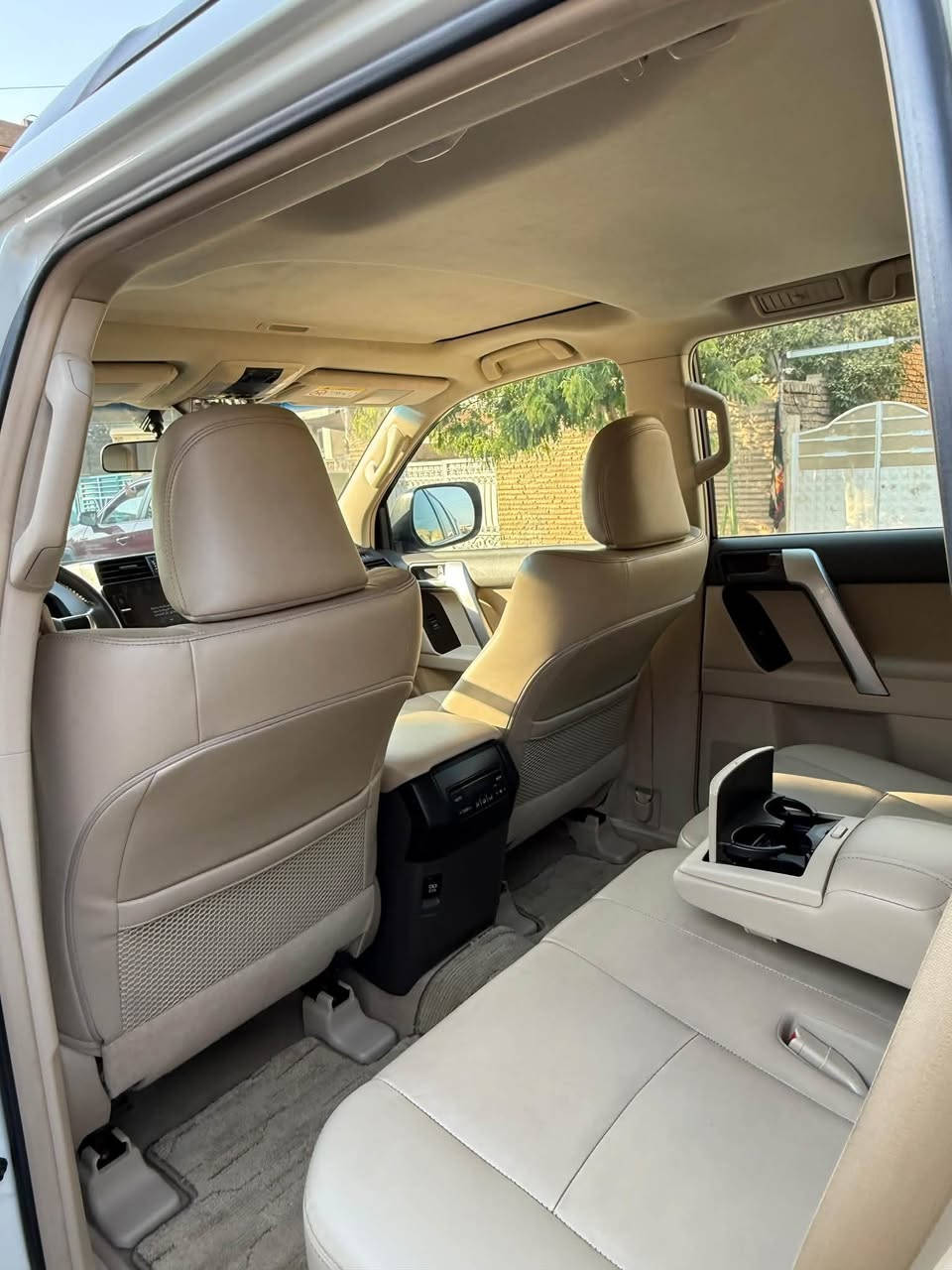 Prado (TXS) Midnight Edition – 2023
4000cc | ماشية 44.000 كم | وكالة ساز

فتحة سقف • مقاعد كهربائية • مثبت سرعة • تشغيل عن بُعد • بصمة عدد2 • شاشة CarPlay/Android Auto • ثلاجة وسطية • كامرة وحساسات خلفية • دبل خفيف دبل ثقيل • تحكم ستيرن • الجام أوتوماتيك  • مستشعر بصمه باب • أرضيات السياره البلاديه نفسها 
تطبيق يوتيوب و متصفح و بوصله .

السيارة مكفولة  كفاله عامه ما عدا تكحيل كرت إصبعين بلدعاميه الاماميه شي بسيط السياره داخل ضمان ساز،  الصيانه و تبديلات الدهن  كلها داخل الشركة. الاسبير والجك والمثلث والطفاية غير مستخدمات  تشوف نظافه السياره بعينك 

السعر:455 ورقة، وبيها مجال بسيط  إن شاء الله
 بغداد – شارع فلسطين
 للاستفسار: ***********
