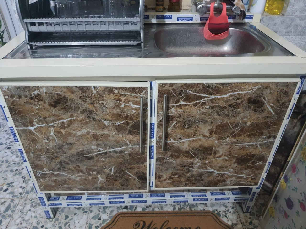السلام عليكم ورحمة الله وبركاته غراض جديده البيع مكلف بالنشر اتصال علي صاحب ***********

نص مكتوب في الصور:
- ميز طعام مع كراسي
- عدد 2 30 الف
- حاوية ارتفاع نصف متر.. 5000 الاف
- اونتر قطعتين واحد تعليك والثاني سنك. 175 الف
- ثلاجة نوع الحافظ 5 قدم 150 الف