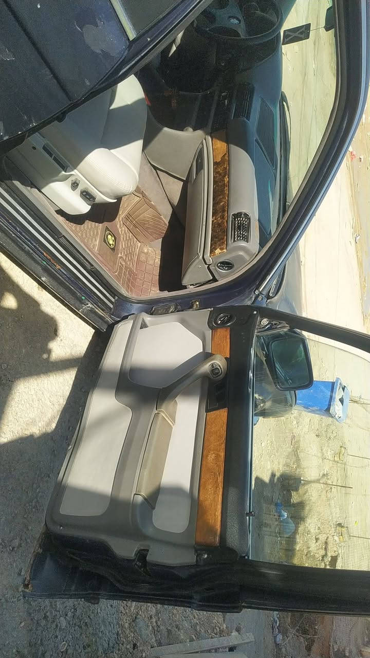 السلام عليكم الجميع سيارة BMW 735 اصل السياره بسمي سنويه تسقط ٢٠٣١ تبريد شغال حداديه كامله تخم تاير كير مكينه خير من الله  فقط بس صبغت السياره مو حلوه كهربائي كله شغاله عينه كله شغاله مكانه بابل مركز المحافظة السعر ٣٣ وبه مجال بيع مستعجل الاستفسار أكثر ***********
