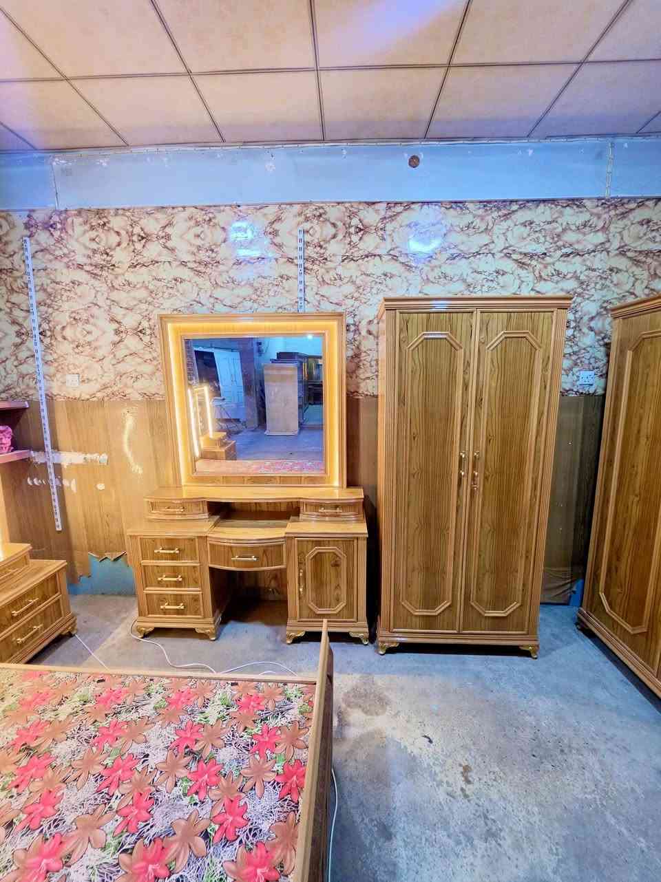 واغرفة نوم جديد شغل ايد تفصال خمس ملم فصال تركي شغل عراقي السعر (مليون و550)الف فقط العنن حسنكوي مقابيل اعدادية تلعفر نجارة الامين للاستفسار ***********
