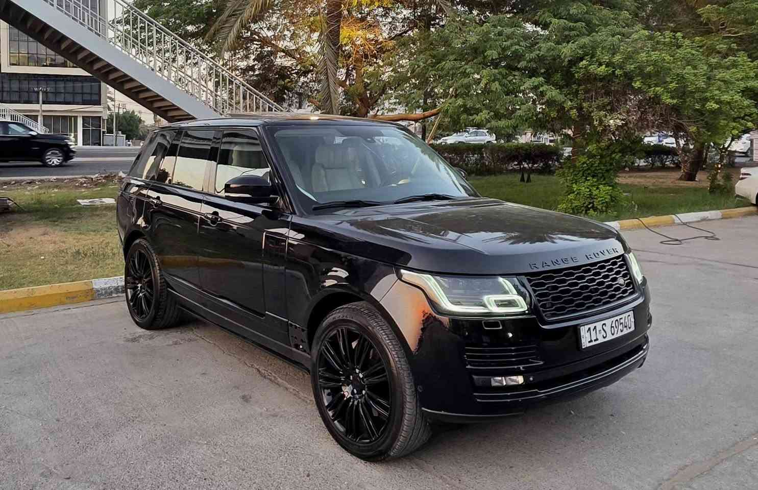 رانج روفر فوچ 2013 HSE
محرك 8 سلندر 5.0 بدون سوبر المرغوب
لون قهوائي مميز 
المواصفات
بصمه عدد 5
شاشه 
كامره 360 درجه
تحكمات ستيرن
شفتات ستيرن
تدفئه بلستيرن
الستيرن كهرباء
داخل جلد بيجي
مساج بلكشنات
تدفئه + تبريد بلكشنات
سقف كنتارا
ابواب شفط 
 الصندوق شفط
فتحه سقف بانوراما 
السيارة 4 شاشات
دوس كهربائية حساسات اماميه
حساسات خلفية
رادارات اماميه
رادارات جانبيه
جكات 3 وضعيات
تبريد 3 قطع 

نقاط عمياء ومري طي تلقائي ومري قلاب
سماعات Meridian
السياره مغلفه ppf كامل ضمان ١٠ سنوات
السيارة للبيع او المراوس حسب القناعه
موقع السيارة بغداد الدوره 
***********
