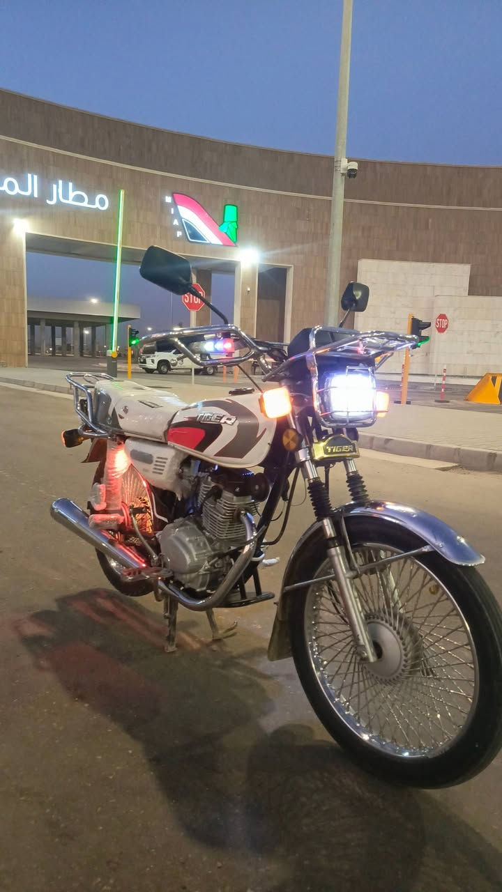 سلم عليكم مطور ٢٠٢٠ مكينه بصمه شرط اصبانا ما مضروب لمطور زيرو منفيس بي كلو شغال مكاني ايسر لسعر 800 وبي مجال الطيبين ***********🦅🔥
