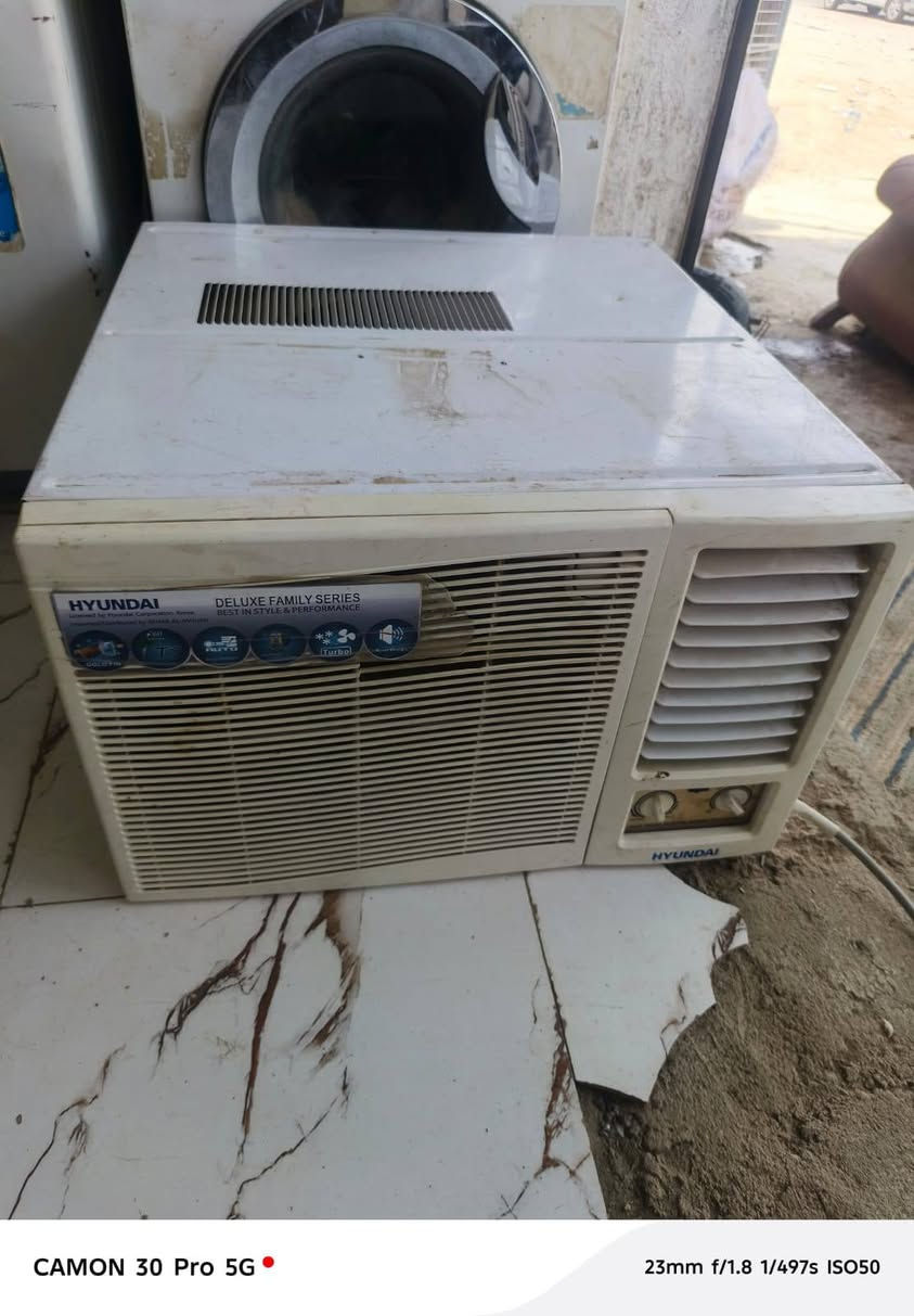 مكيف طنين
فول نضافه مستخدم قليل
شرط الفحص مايعجبك يرجع 
العنوان، كراج حي الزهور نزلت معمل الثلج 
***********
