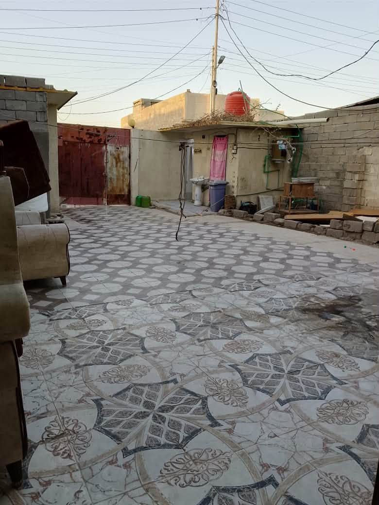 دار سكن للبيع طابقين⛪️
بيت حلو جاهز لسكن منطقة هدوء كافة الخدمات متوفرة بالمنطقة
•مساحة البيت 370متر
•يحتوي البيت على طابق الاول
غرف عدد 2 سويت 
ومطبخ
وصالة 
وديوان 
وكراج 
طابق الثاني
غرف عدد 2
وصالة
ومطبخ
و صحيات داخلي و خارجي
البيت مرتب وجاهز لسكن
•جنس_العقار :: وقف سني مسجل أصولي ورسمي
•العنوان/ البصرة محيلة طريق الوسطي 
 ~سعر البيت 80مليون و بي مجال
• ~للاستفسار الاتصال على الهاتف 📞📳
📳((***********)
