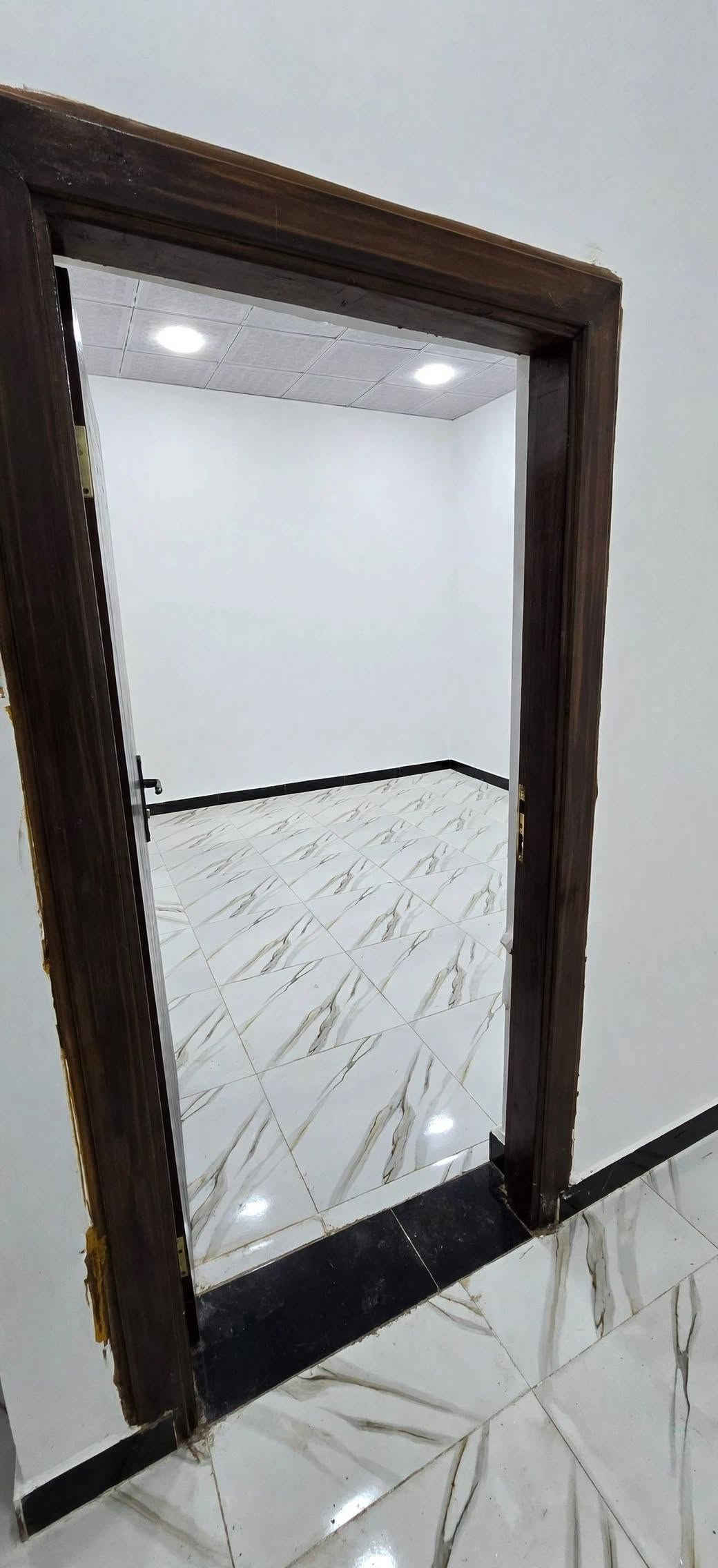 أعلان🕍 أعلان 🕍أعلان
“””””””””””””””””””””””
           (يعلن مكتب عقارات فدك 🆗
___________________
       بيت للبيع
محتويات 
غرفتين منام +صاله +أستقبال 
~~~~~~~~~~~~~~~~~~~
مطبخ + مناور عدد 2
~~~~~~~~~~~~~~~~~~
صحيات خارجيه داخليه   
           ءءءءءءءءءء
المساحات والاسعار👇🏻
125 متر ب 69 مليون  

العنوان 
             شط العرب –الجزيرة
شارع زين العابدين_ مقابيل ميناء المعقل

***********
***********
