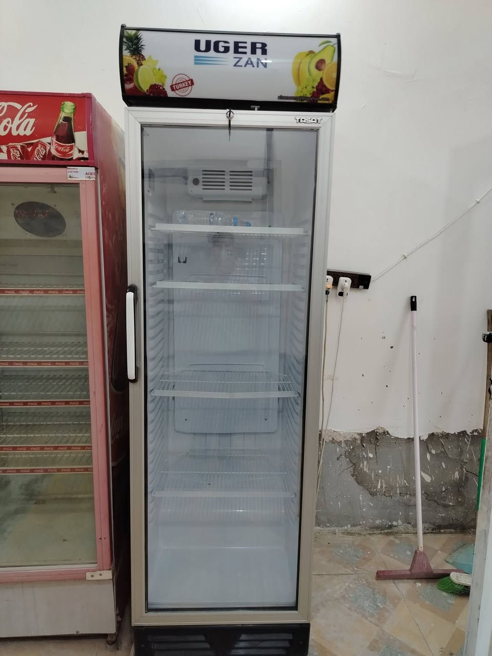 السلام عليكم عارضات للبيع ما محل الابيض ثلج سعر400 وبي مجال وثاني حمر تبرد سعر ٢٠٠ وبي مجال مكان بابل قرب سيطرة الآثار للاستفسار أكثر اتصل على الرقم *********** ابو زيد
