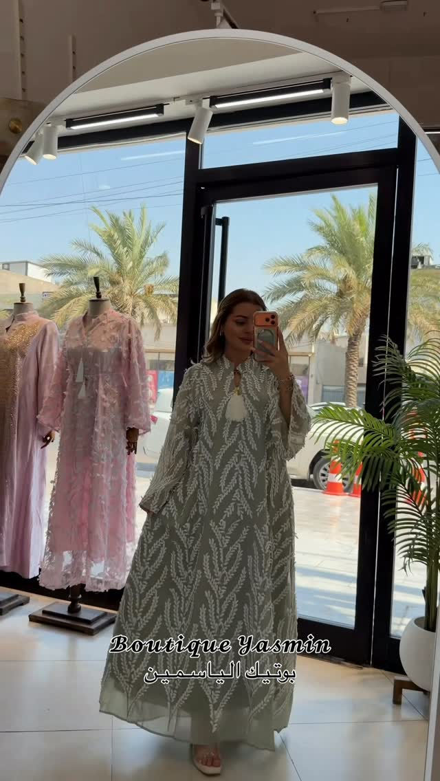 

نص مكتوب في الصور:
- Boutique Yasmin
- بوتيك الياسمين