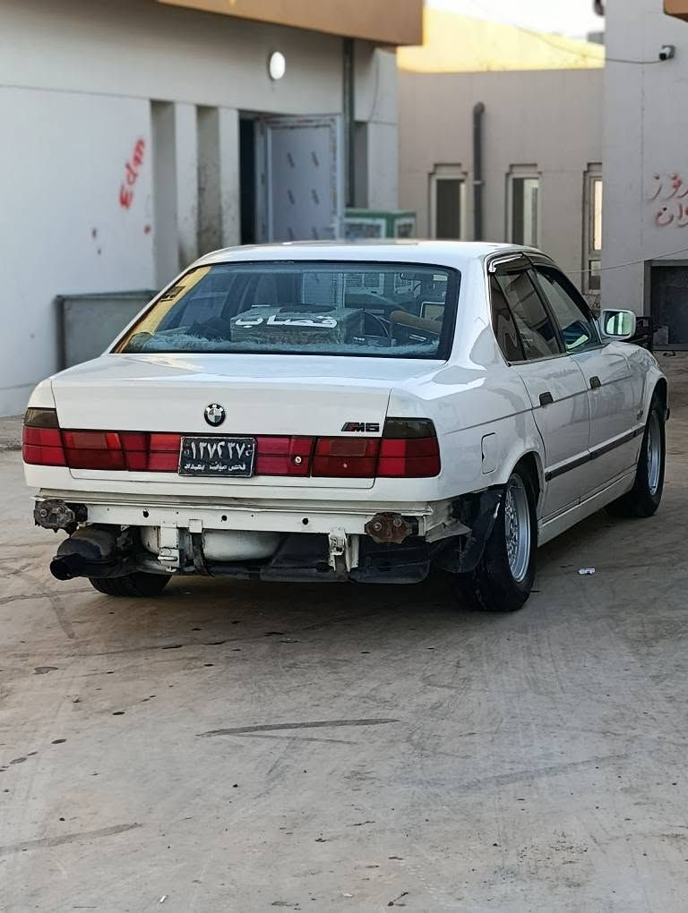 سڵاوی خوا لە هەموو لایەک
BMW بۆ فرۆشتن 
مۆدیل 1993
520i گێڕ عادی 
ئاڕمی پلاستیکی هەولێرە سەیارەکە بێبۆیاخە بەشەرتی غەرامەو هەموو شتێ گێڕ و مەکینە بەشەرت نە سەرف نە بوغار 
تایەو ویلی تازەی لەسەرە
 مەکینەی لۆکە  بەدوای عەیبا مەگەڕێ هیچ مەسرفی نیە 
بۆ نرخ پەیوەندی بکە یان نامه بنێرە
*********** لەکەلارم
#Admin كالار, السليمانية
