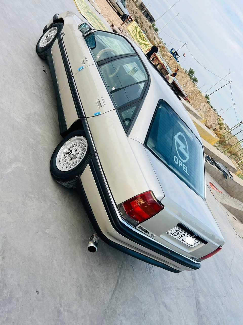 اوميغا ٩٣ • محرك ٢٠٠٠ • تحويل مباشر