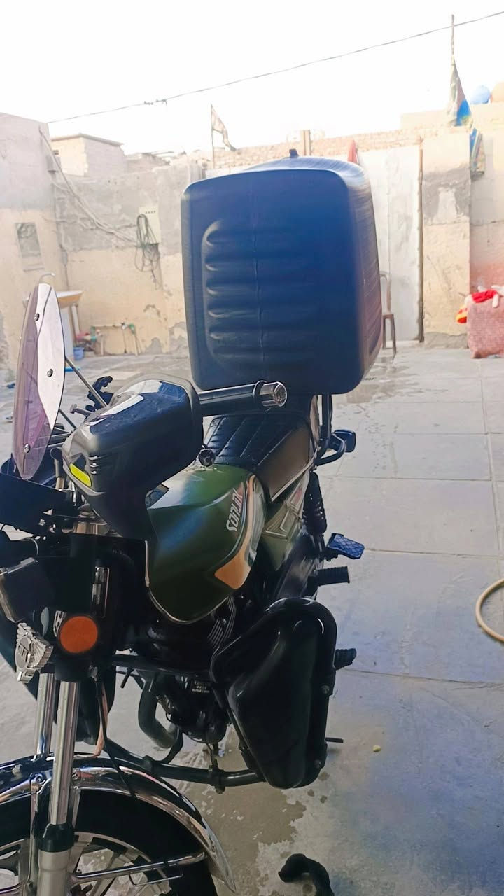 سلام عليكم دراجه سونك موديل 25 مكينه 200 دراجهه احلا من الصوره سعرهاا 800وبيها مجال للشراي ملاحضهه مامشتغله دلفري اروح بيها للدوام واجي بيها وصندوك شاده حتياجات للبيت فقط بكان مدينه الصدر تواصل واتساب فقط *********** ،
