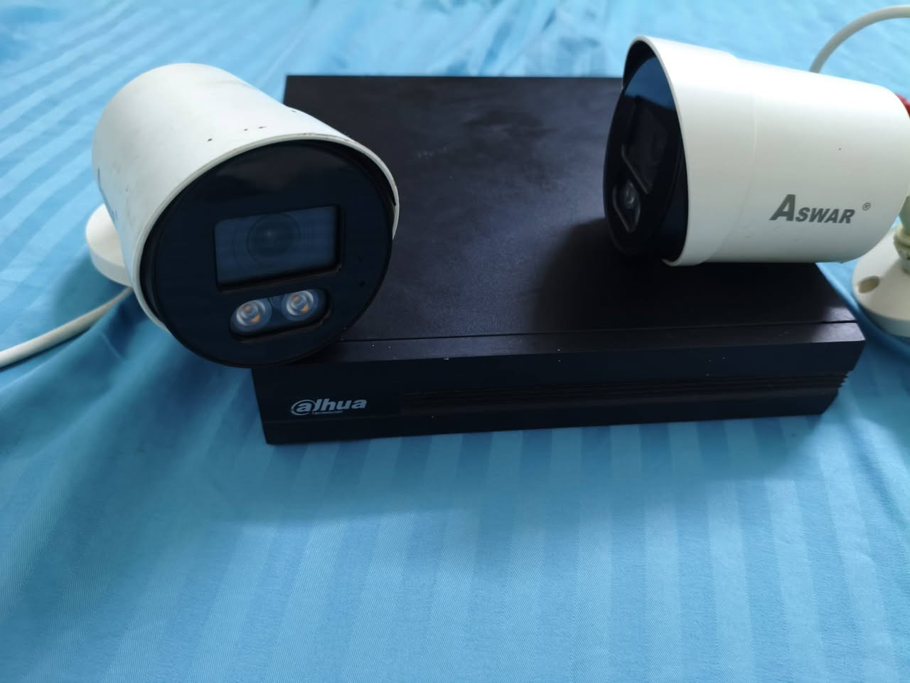 السلام عليكم من رخصه لادمن dvr 8كامرات 2 ميكا مع هارد 500 بنفسجي مع كامرتين اسوار 5 ميكا تشتغل عل. dvr  بسعر 110 يوجد توصيل داخل بغداد للتواصل ***********
