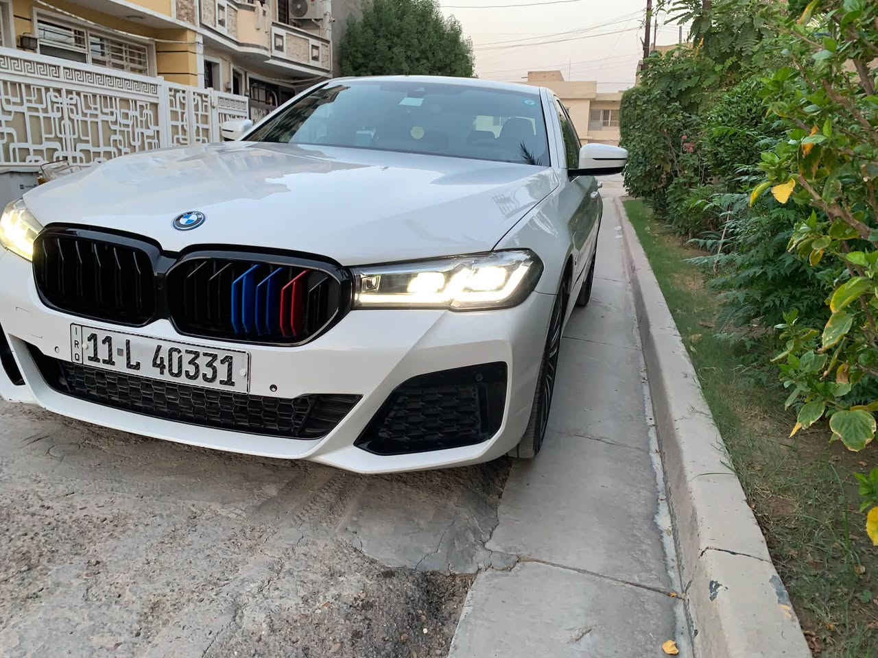 BMW 530e موديل 2023 بلكن
التفاصيل بالصور

نص مكتوب في الصور:
- Bmw 530e 2023 حادثه فقط جاملغ خلفي ماشيه 57000 ميل للبيع فقط موجوده بحي جامعه *********** 31.500$
