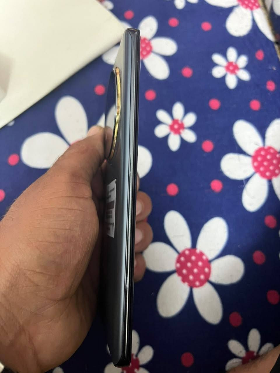 📱 للبيع HONOR X9c 🔥

✨ RAM 12GB
💾 ذاكرة 256GB
⚡ معالج Snapdragon 6 Gen 1
🖥️ شاشة AMOLED 120Hz
📸 كاميرا 108MP مع OIS
🔋 بطارية قوية 6600mAh
📶 يدعم 5G

✅ الجهاز نظيف وحالته ممتازة
✅ كامل الأغراض علبة + شاحن + كيبل
✅ الفحص أمام المشتري 

💰 السعر: 380 ألف دينار
🤝 بي مجال بسيط 
 رقم الهاتف ***********

نص مكتوب في الصور:
- Asiacell
- ٦٣٪
- أدخل بصمة إصبعك أو اسحب للأعلى لفتح القفل
- الأربعاء، ١٦ سبتمبر
- ٠١:١٦
- ***********
