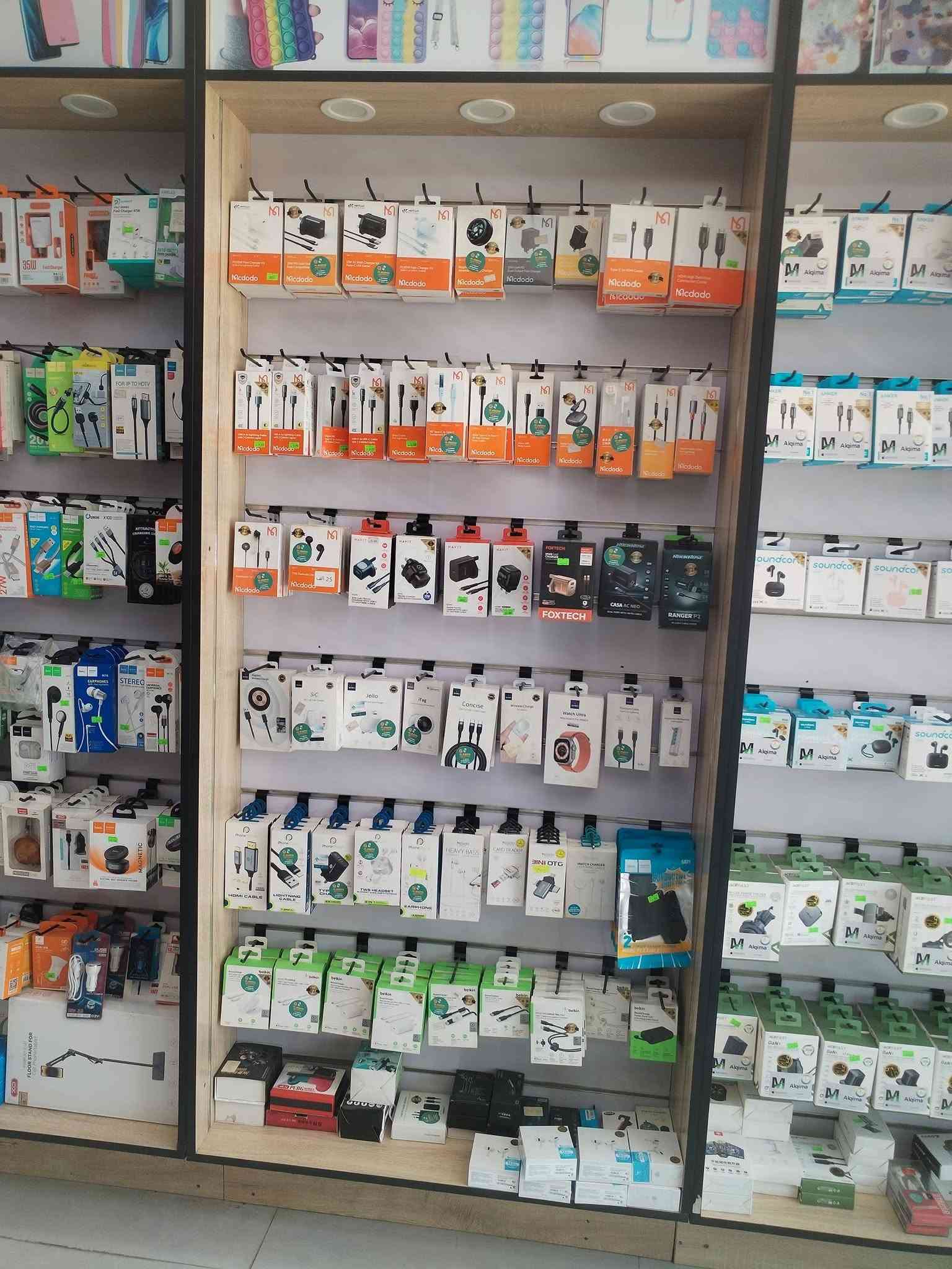 السلام عليكم
غراض محل موبايلات للبيع مع الرفوف والديكور تريد فقط رفوف او فقط اكسسوارات
عنواني بغداد الشعب حي التجار شارع الأسواق المركزية
رقمي ***********
