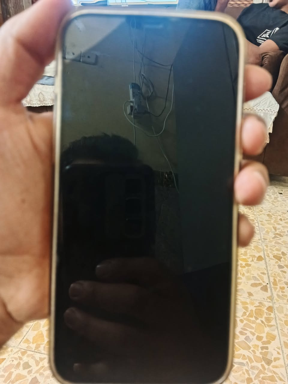 ايفون 13 برو ماكس سعره 750 و ايفون 12 برو ماكس سعره 450 مكاني الشعب ***********
