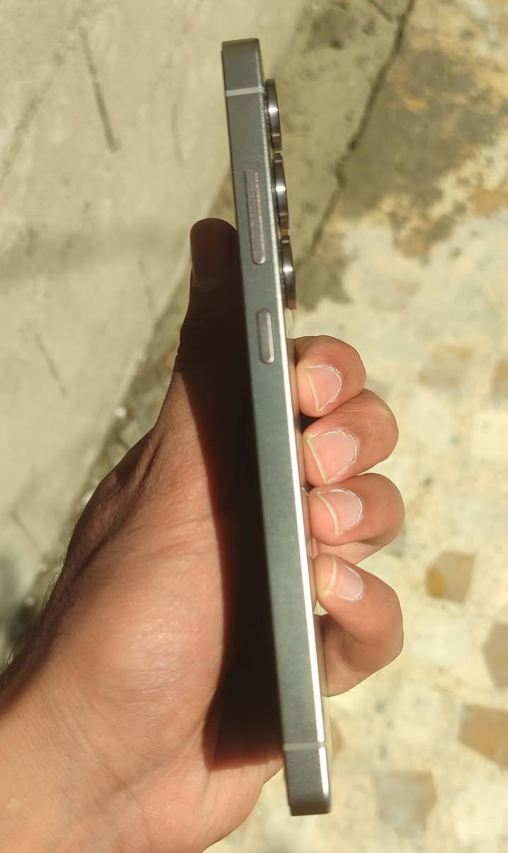 سلام عليكم 
S25 ultra 
ذاكرة 256 ضمان جبال 
صارله يمي سنة و 3 اشهر 
بي ملاحظة شخط بالكاميرا خفيف وما مأثر عالتصوير 
باقي الجهاز مكفول 
شكد يسوى ادفع سعر ولا تكسر 
*********** ما بي واتس
*********** بي واتس
