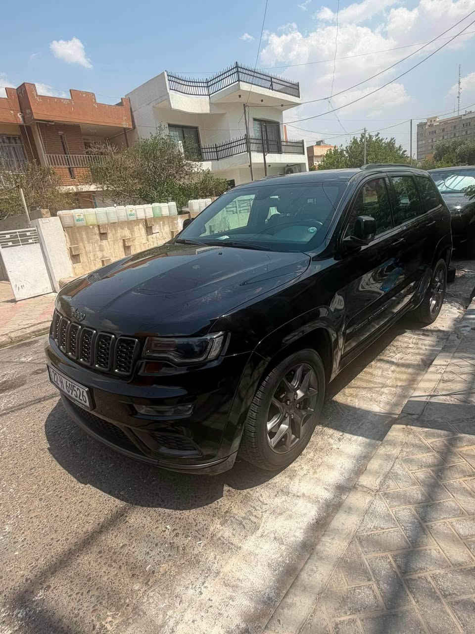 جيب كراند شيروكي لمتد S .

الموديل : 2020 . (خليجي) . 
المحرك : V6.  3.6L .
العداد : 47 الف مايل 

السعر : 29,000 دولار

بيع او مراوس مع سيارات ارقام شمالي فقط
 
◾المواصفات :
▪️ رادار . 
▪️ نظام وقوف السيارة الذكي. (AUTO PARK)
▪️ تحذير الخروج عن المسار .  
▪️ نقطة عمياء .
▪️دفع رباعي 4x4 . 
▪️ فرش المقاعد من الجلد . 
▪️صفي المقاعد الأمامية كهربائية .
▪️ذاكرة لحفظ وضعيات الجلوس . 
▪️صفي المقاعد الأمامية مع تدفئة . 
▪️ ويل قياس 20 انج .
▪️مقود السائق كهربائي . 
▪️تدفئة ستيرن . 
▪️ سقف بانوراما .
▪️شاشه كبيرة 8.4 انج .
▪️نظام الملاحة (GPS) . 
▪️نظام خاص للطرق الوعرة . 
▪️ مصابيح امامية زنون . 
▪️ المصابيح الأمامية مع LED لايت . 
▪️كشافات ضباب بروجكتر زنون . 
▪️تشغيل عن بعد .
▪️صندوق كهربائي .
▪️ حساسات أمامية . 
▪️ حساسات خلفية .
▪️كاميرا خلفية .
▪️بخاخ ماء لتنظيف المصابيح الامامية .
▪️مرايا متحسسه للضوء العالي . 
▪️مرايا جانبية قابلة للطي . 
▪️ بلوتوث تلفون . 
▪️محدد سرعة . 
▪️ نظام تشغيل واطفاء اوتماتيكي للمحرك للتوفير من صرف الوقود . ( Auto Start System ) .
▪️نظام بريك اوتماتيكي ( Auto Break System ) .

الموقع : اربيل 

للاتصال او استفسار على 
*********** واتساب 
*********** عادي
