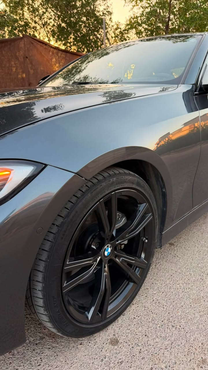للبيع  🚘
BMW 330i وارد أمريكي 🇺🇸
السعر 25 الف دولار وبيها مجال
🔹 الموديل: 2022
🔹 المحرك: 2000cc توين تيربو
🔹 الممشى: 75 ألف كم
    • السياره نضيفه جدا
📌 المواصفات:
   • داخل جلد ابيض فاخر
• فتحة سقف
• شاشة ديجيتال
• كاميرا خلفية
• كشنات كهرباء + تدفئة
• هيتر ستيرن
• أبواب بصمة
• مرايا كهرباء
• لايتات أمامية متحركة ويه الستيرن
• إضاءة داخلية LED متعددة الألوان
• ⁠داتا شو 
• ⁠حساسات كامله 

🛠️ الصيانة:
• صيانة كاملة عروش

📍الحادث:
• جاملغ + باب مبدل حادث بسيط 
• التبديل نفس اللون
• ⁠ والبنيد مصبوغ 
السياره باسمي تحويل مباشر
مكان السياره بغداد
📞 للاستفسار والاتصال اواتساب:
***********
