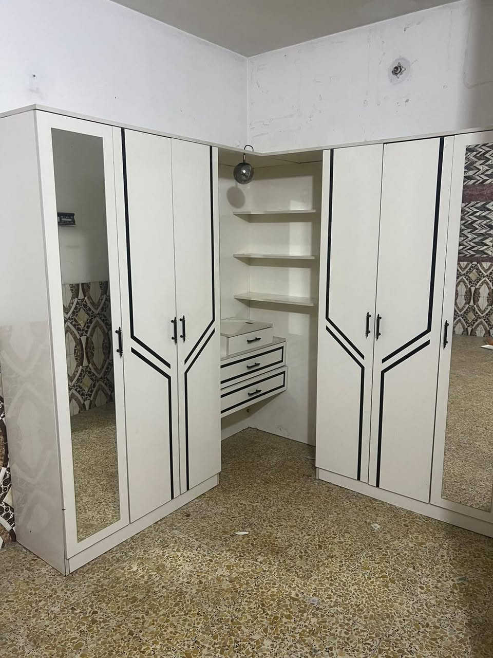 غرفه للبيع السعر٥٠٠ استخدم قليل جدا
***********
