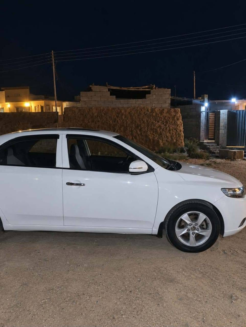 سلام عليكم سيراتو موديل 13 خليجي سياره مكفوله كير مكينه صبغ تبديل مكفولات غير بارد بل باب الخلفي نضيفه سياره مال جناي 100 وبيها مجال ي ستفسار خابر وتدلل عنوان البصره الجزيره رقم *********** سياره تحويل
