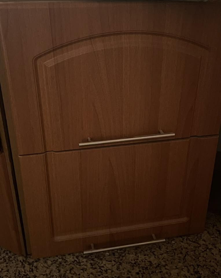 بۆ فرۆشتن / سلێمانی / ***********
مدف ئەسڵ کەم بەکارهاتوو  دوو تاقی جیای لەگەڵە لە ڕەسمەکە  دانەیەکیان دانراوە
