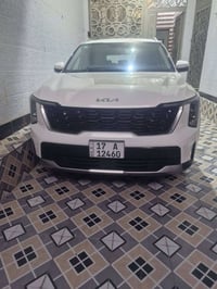 سورنتو خليجي ٢٤ ماشيه ٧٠ الف بيها فقط كارت بجنطه والباقي مكفول السعر ٢...