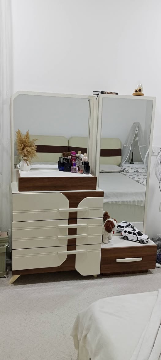 تاخم نوم 7 قطعة حجم كبير سكة كلش نظيف سعرها 550 وبي مجال 
***********
