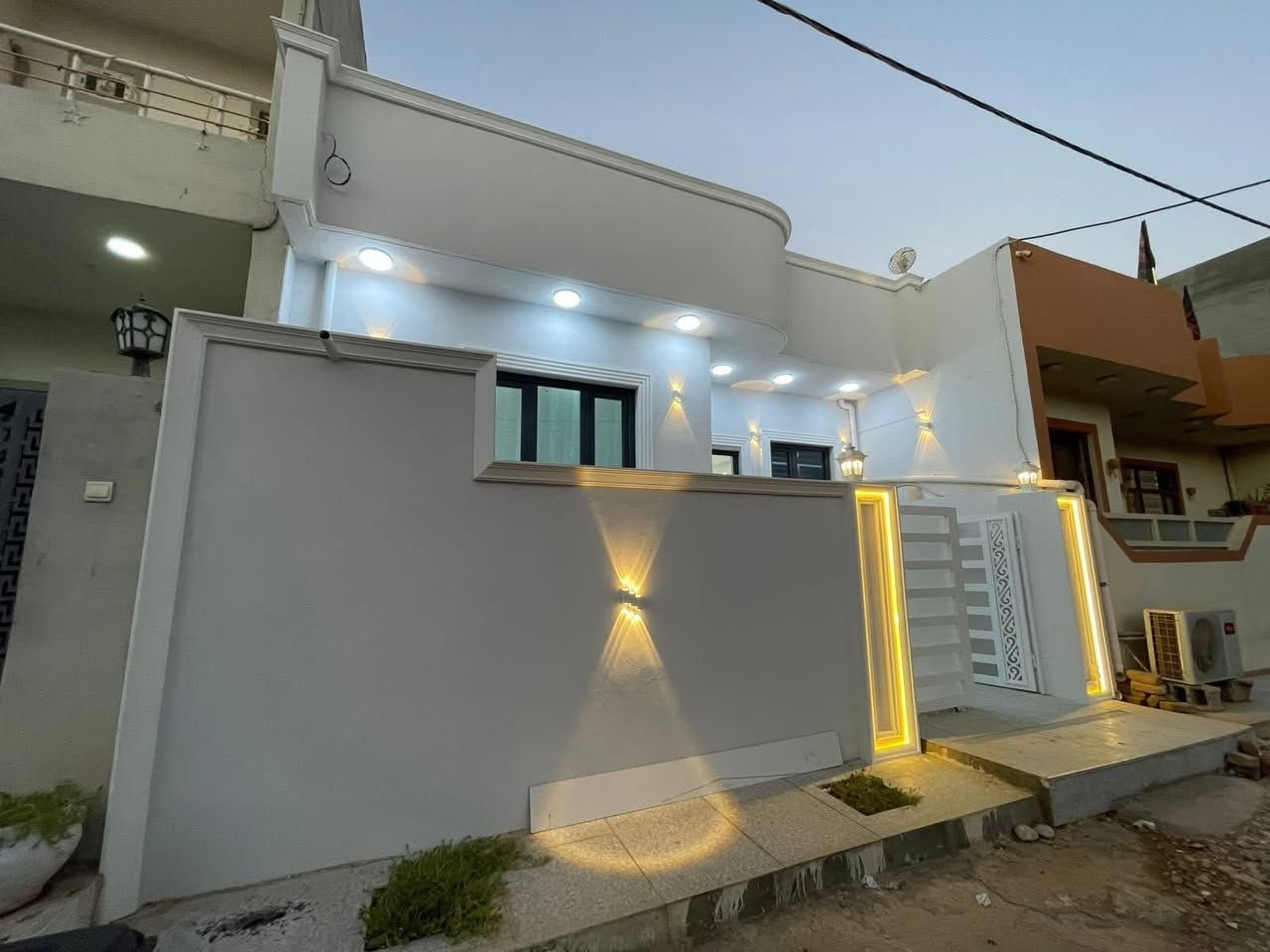 اليوم تم انجاز العمل ولحمدالله والشكر لك يالله  بيتك🏡 النضافه اهم من العمل 🫡 أدريس الديكورات 🦅 
 او مكان عملك🏬
 بوضع لمسة فنية من افخم #التصاميم 🧱🧱

تگدر اتغير ديكورك خلال ساعات وبأنسب الاسعار ،،،

🍃🍃
#ديكورات_داخلية _ خارجية
#جبسم_بورد
#صبغ_داخلي_وخارجي
#سقوف_ثانويه 

#اسعارنا_مناسبة
#المواد_الاولية_للعمل_ممتازة
#مصداقية_في_العمل

#متوفر_ كوت 

للطلب او الاستفسار يرجى مراسل أدريس الديكورات ا***********
