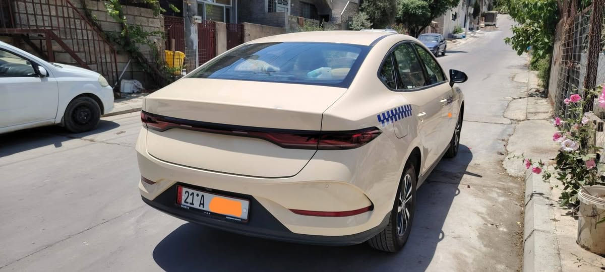 سەرەتا بەناوی الله...
byd qin plus بی وای دی کین پڵەس
سپی ناو کرێمی ویل کرۆم بەسمەو شەغال شەحنی بیلادی خۆی لەگەڵدایە بۆیاخ تەنک بە فڕن کراوە 6000 شەش هەزار کیلومەتر ڕۆشتووە 2000 دوو هەزار بە hev و 4000 چوار هەزار بە ev سەیارەکە بە سفری ماوەتەوە کارەبایی و گێڕ و مەکینە و شەحن و هەموو شتێکی مەزبوتە کوشن و گاعی تێگیراوە حازر ، سەیارەکە بەناوی خۆمەوەیە  ڕەقەم و لۆگۆ و هەموو شتێکی مەزبوتە و ژمارەی چوار ڕەقەمی لەسەرە ماڵی دۆستە ، سەنەوی و ژینگەو ڕێگەوبانی تا 2031 تازەیە یەک دوسەد و پەنجای تەبع مەسرەفی تێدا نیە سەیارەکە هی مەعرەز نیە تەحویل و غەرامە بەشەرت.

ژ.م ***********
نرخ 170$ قوفڵ بۆ معامەلە پەیوەندی مەکەن لەگەڵ ڕێزدا...
