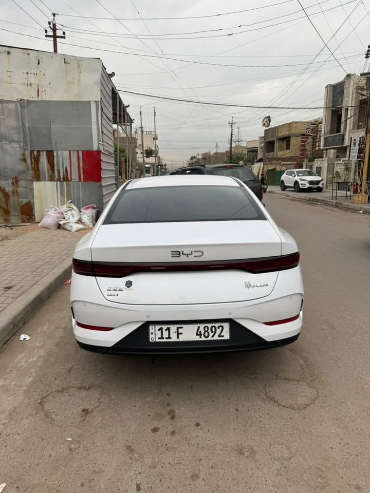 السلام عليكم اخوان BYD كن بلاص مديل 2025 مكفولة من البارد والرصعات والصبغ والتبديل سيارة جديدة وماشية 2400 باسمي تحويل ثاني يوم والسيارة مصروف عليهة مغلفة الارضية جلد والكشنات مغلفات جلد اصلي ومغلفة البيبان من الداخل وجلاتين للفرس والتجوة والكير وفرشة دشبول ومشي حقيقي وسعرهة قفل قفل 21 مليون الاتصال *********** مكان السيارة الشعب
