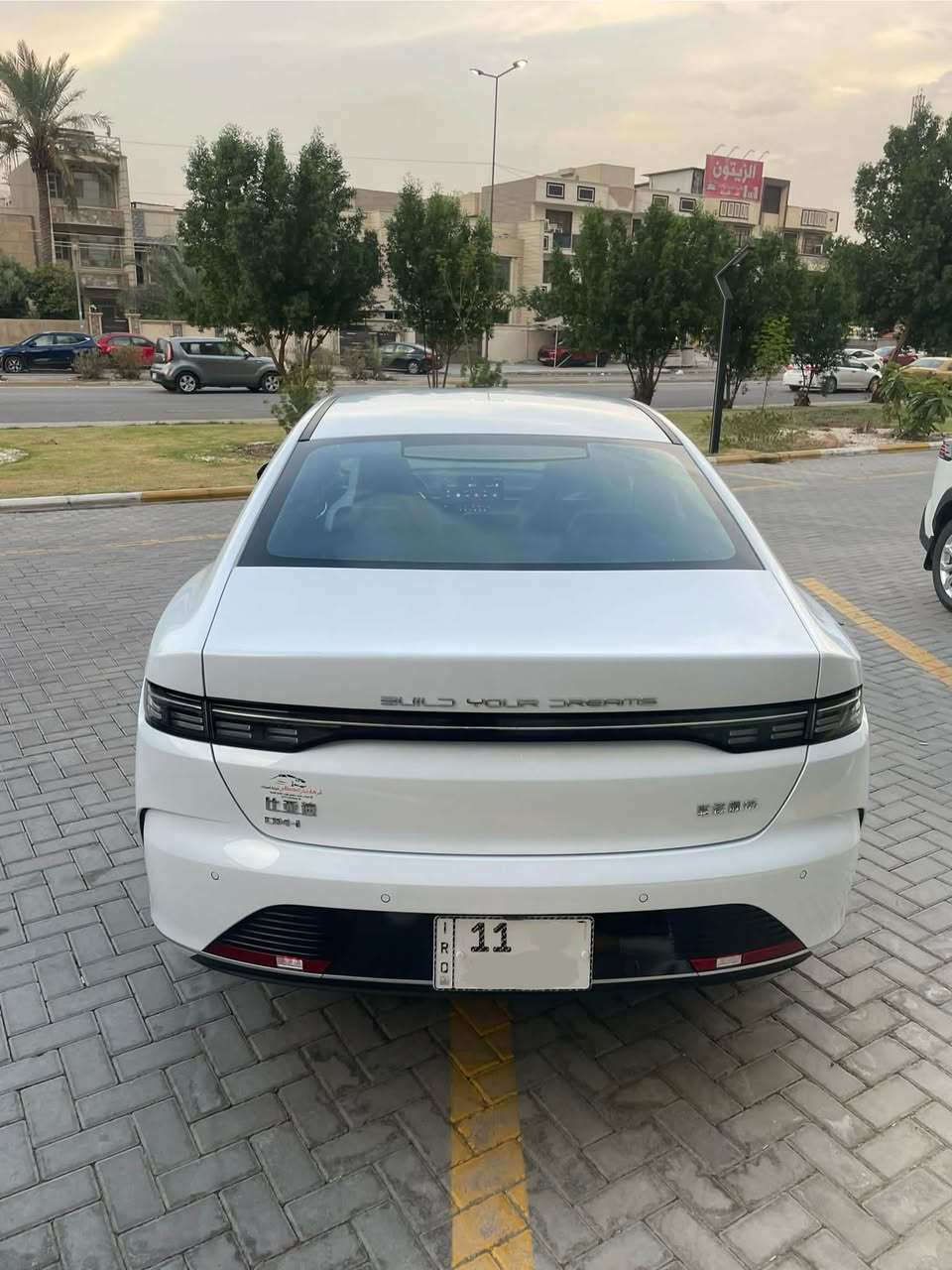 السلام عليكم
بي واي دي دستروير 2025 اخت الزيرو ماشيه 2900كيلو السياره رقم بغداد بأسمي مكفوله كفاله عامه من كلشي السياره فول موصفات ام الفتحه 
الموصفات 
بصمه تشغيل +تشغيل بل كارت 
سلايد 
كامره خلفيه 
حساس خلفي 
سايد بريك كهربائي
اوتو هولد 
كير ماوس 
شاشه قلاب 
مثبت سرعه 
اشاير بل مري 
تبريد قطعتين 
كشنات جلد ابيض رياضي
حساسات اطارات
بس ادوس البريك تشتغل السياره 

مكان السياره بغداد حي الجهاد 
سعر السياره 22،700وبيه مجال 
للأستفسار ***********
