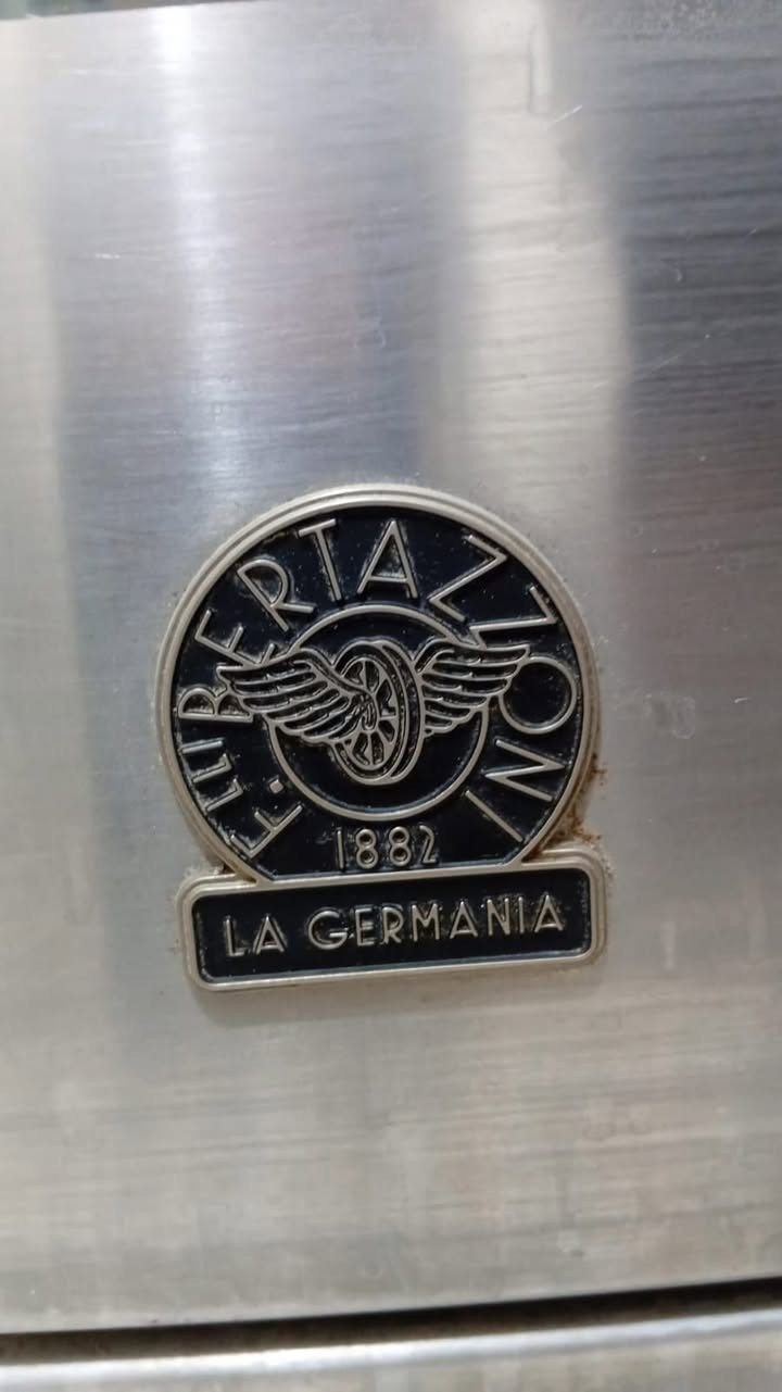 طباخ ايطالي La Germania ستانلس ستيل 
نظيف كلش
الضرر: عين وحده ماتشتغل 
السعر: 400 وبي مجال 
للتواصل: ***********
