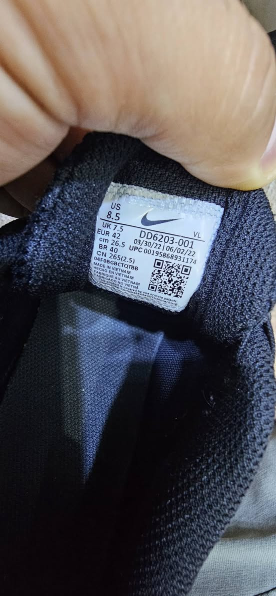 NIKE.ARI.CUSHLON.+
مستخدم اصلي اصلي اصلي  قياس 42 .طول 26.5 
قطعة مستخدمة نضافة  فول 
هاي تاخذهة 10 سنوات دك لبس بيهة  
ماعندي غيرهة هاي القطعة فقط 
السعر 55 واصل 
*********** واتس فقط
