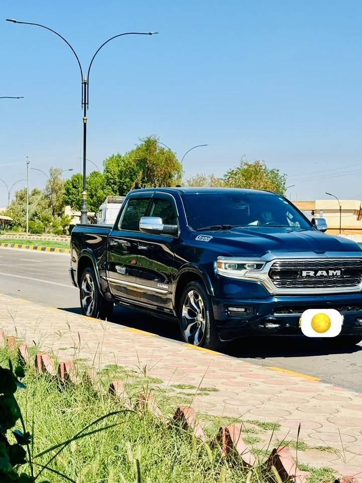 العنوان: رام ليمتد 2022 (جكات) - للبيع
للبيع دوج رام Limited (لمتدد) موديل 2022، فول مواصفات الليمتد الفخمة (نظام جكات بلادي، الشاشة الكبيرة، داخلية جلد)، السيارة بدون فتحة قمارة.
ويل حجم22 
* اللون: نيلي.
* الممشى: 126 ألف كم.
* الرقم:اربيل 
* الضرر والشرط:
* حادث أمريكي (باب السكن صبغ فقط).
   * رصعة خفيفة بالصندوك والجاملغ.
   * القمارة واكعة عليها طابوكة
   
   * محرك وكير وجكات وصدر بشرط الفحص.

*
* الموقع: صلاح الدين - تكريت.
* السعر:  (345ورقة) وبيه مجال بسيط للشراي
للاستفسار:***********واتساب فقط
