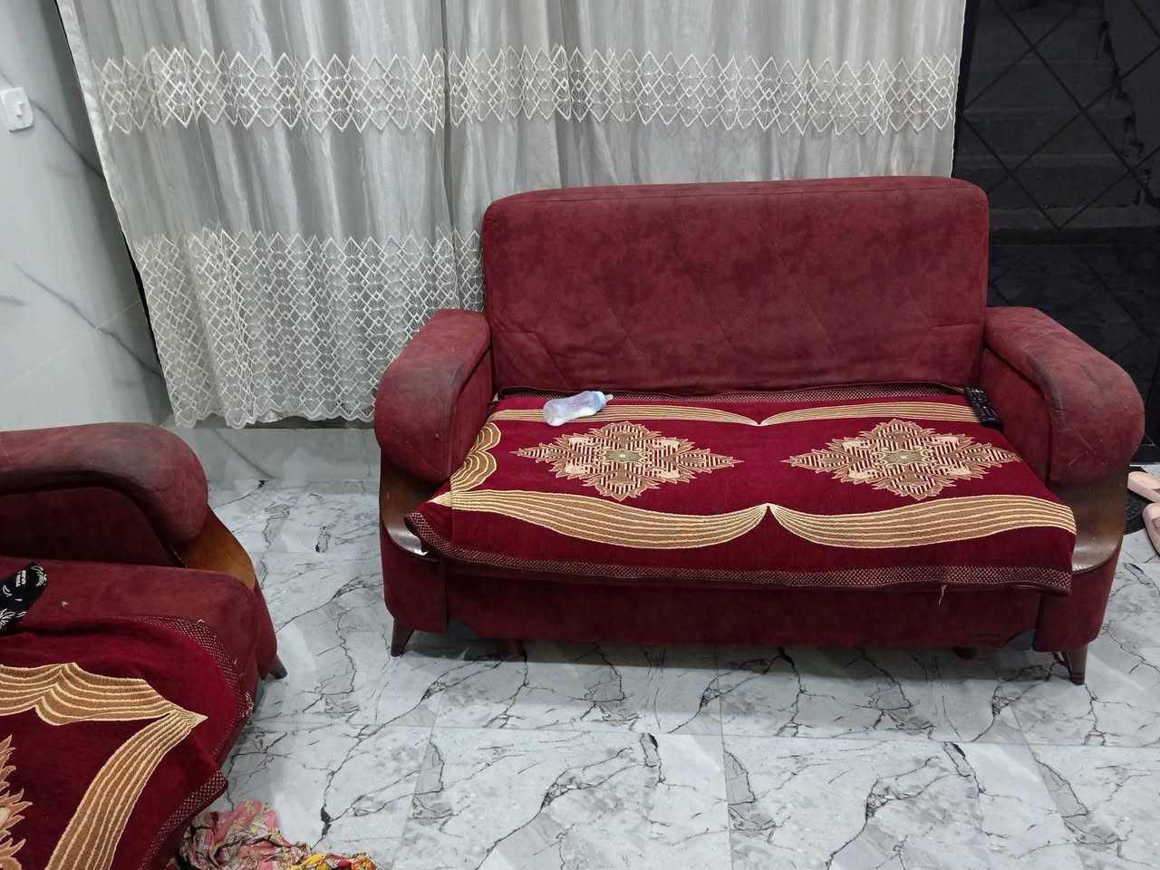ديوان تركي ثكيل للبيع بس قماشه شويه تعبان صندوق  ***********
