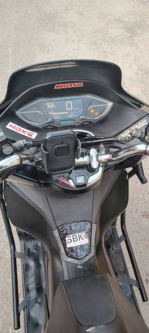 سلام عليكم دراجة pcx للبيع الجيل الرابع دراجة نضيفة شادلهة درع sss تايواني كفراتهة نضيفة دراجة ما ناقصهة اي شي السعر 15 وبي مجال مكاني البلديات ***********
