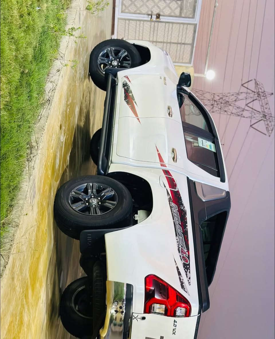 السلام عليكم🫡
للبيع
تيوتا هايلوكس موديل 2022
تي ار دي TRD شركه سيدنهرو 
فول مواصفات 
ماشيه 80
مكفول ماعدا شخوط لي بصوره 
حجم المحرك سته سلندر V6
مكانها بغداد التقاطع النهروان  
السعر $330 و بيه مجال     الاستفسار عل رقم تالي ***********🌹
