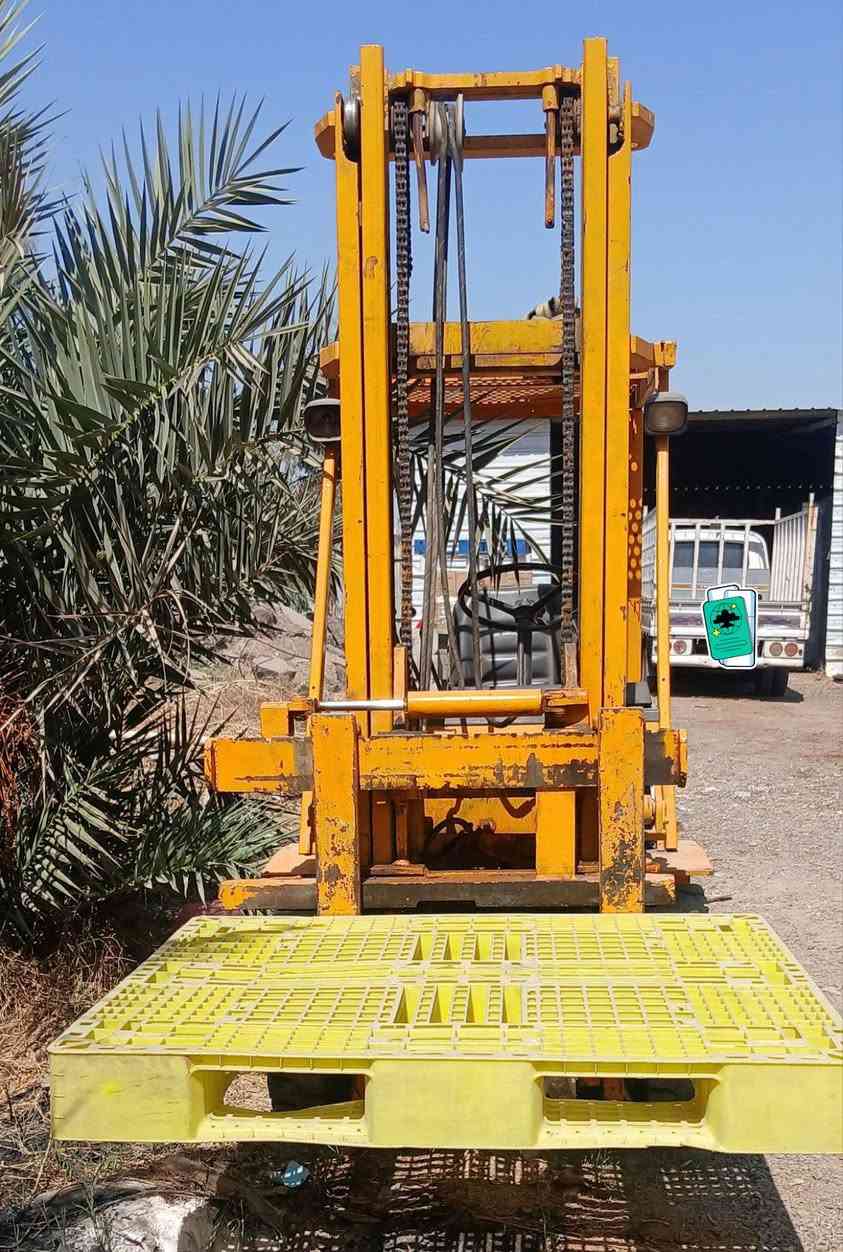 رافعه شوكيه للبيع كوماتسو ٢.٥ طن شغاله وجاهزه ٣حركات خيط بخار كاز مكان بغداد جسر اديالى للاستفسار *********** السعر ٣٥
