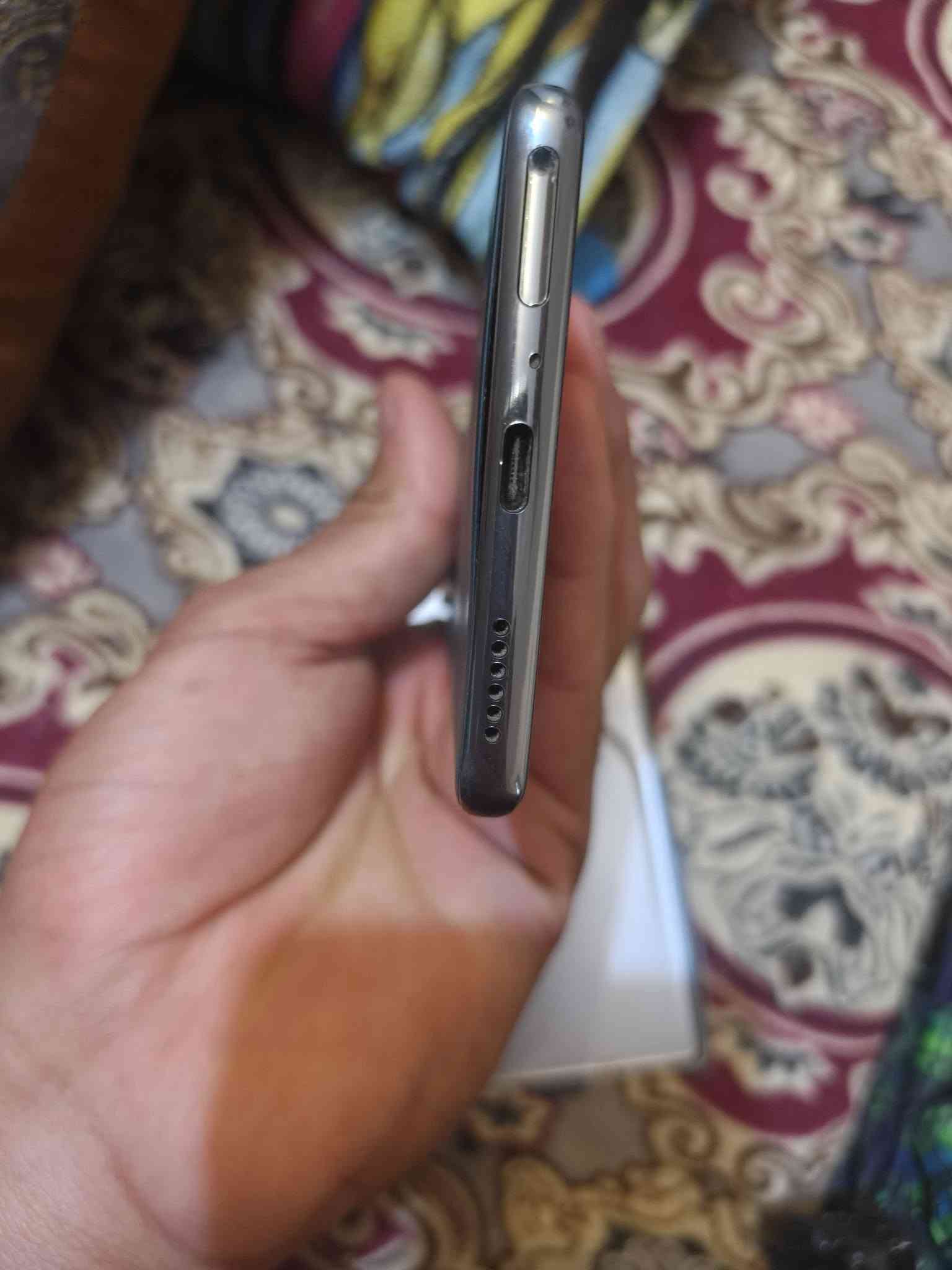 تكنو كامون 40برو. فايف جي ذاكره 256ورام 24
جهاز مواصفاته معروفه كلش قوي  مال بيت  مكاني بغداد  سعر ٣٤٠ وبي مجال بسيط  
***********   ما ويا غراض
