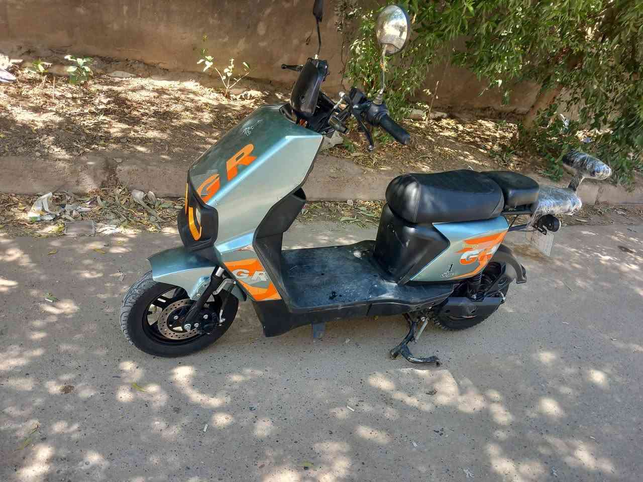 دراجه شحن ام عيون كاملة اي نقص مابيها بطاريات اكبار سعر ٣٥٠ وبيها مجال قليل *********** بعقوبه مجسر المفرق
