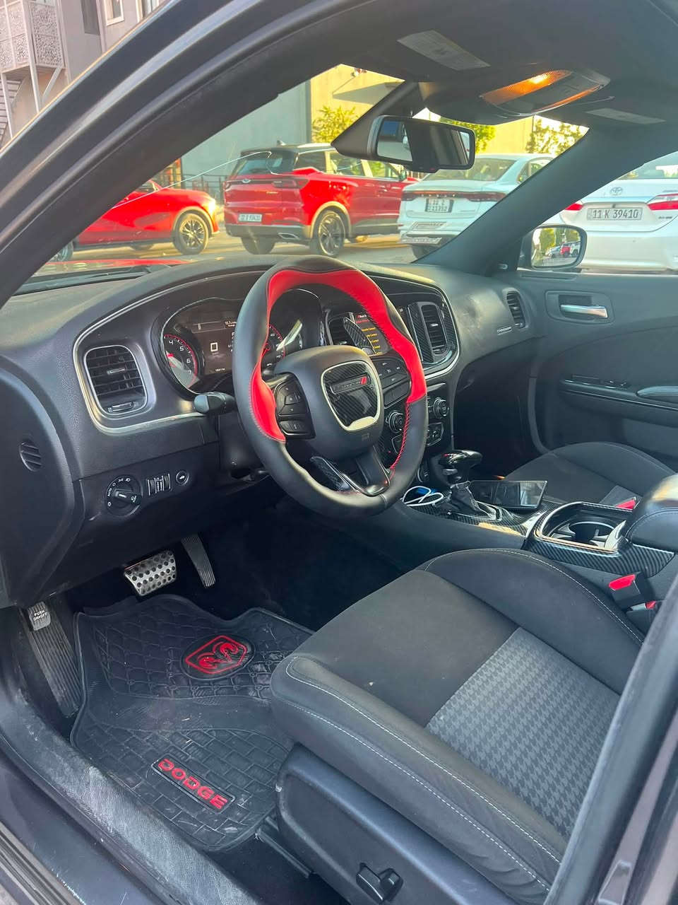 السلام وعليكم 
جارجر موديل2021
GT
ماشيه 145km
حادثه 3قطع سرقه بدون دواخل 
سعر 195 بيه مجال بصيط 
***********
