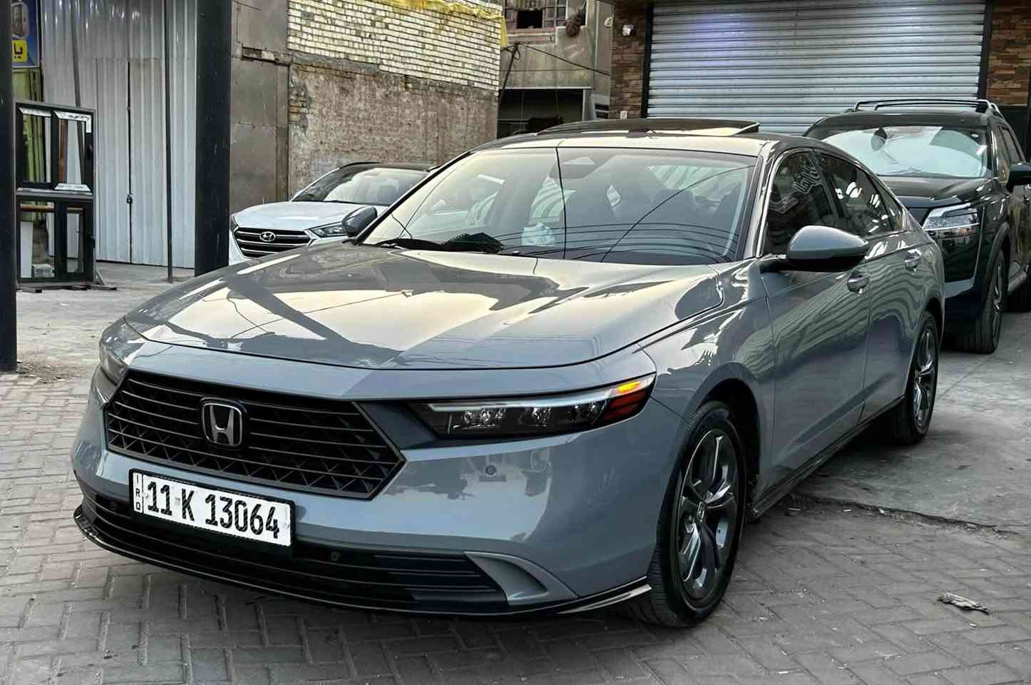 السلام عليكم 
Honda accord hybrid exl  2025

       حجم المحرك : 2000  هايبرد

ضرر السياره : صبغ بيه جاملغ و باب السايق صفحت اليسار
             و باب الي وره السايق مبدل نفس الون
        
حالة اليرباك : ستيرن وبرده
المسافه المقطوعه : 9000 ميل

#مواصفات
• مكينه 2000
• شاشة كبيرة
•فتحه
• كاميرا خلفية 3 انظمة
• كرسي كهرباء  
• رادار امامي
• مانع تصادم
• محدد مسار 
• تصحيح مسار
• شفتات بالستيرن
• مثبت سرعة
• مانع انزلاق
• دخول ذكي 
• إنارة ترحيبية
• هاندبريك كهرباء
•لايت عدسات زينون
• نظام اوتو لايت Auto
• لايت العالي زنون 
• حساسات مطر 
• حساسات دخول الإنفاق
• حساسات ضغط هواء الإطارات
• أوامر صوتية
• 3 أنظمة قيادة (eco, ev, sport)
• بلوتوث
• مدخل USB + AUX 

السعر : 185$ وبيه مجال قليل

تفاصيل اكثر هذا رقمي ☎️
*********** 
مكاني بغداد القاهره
