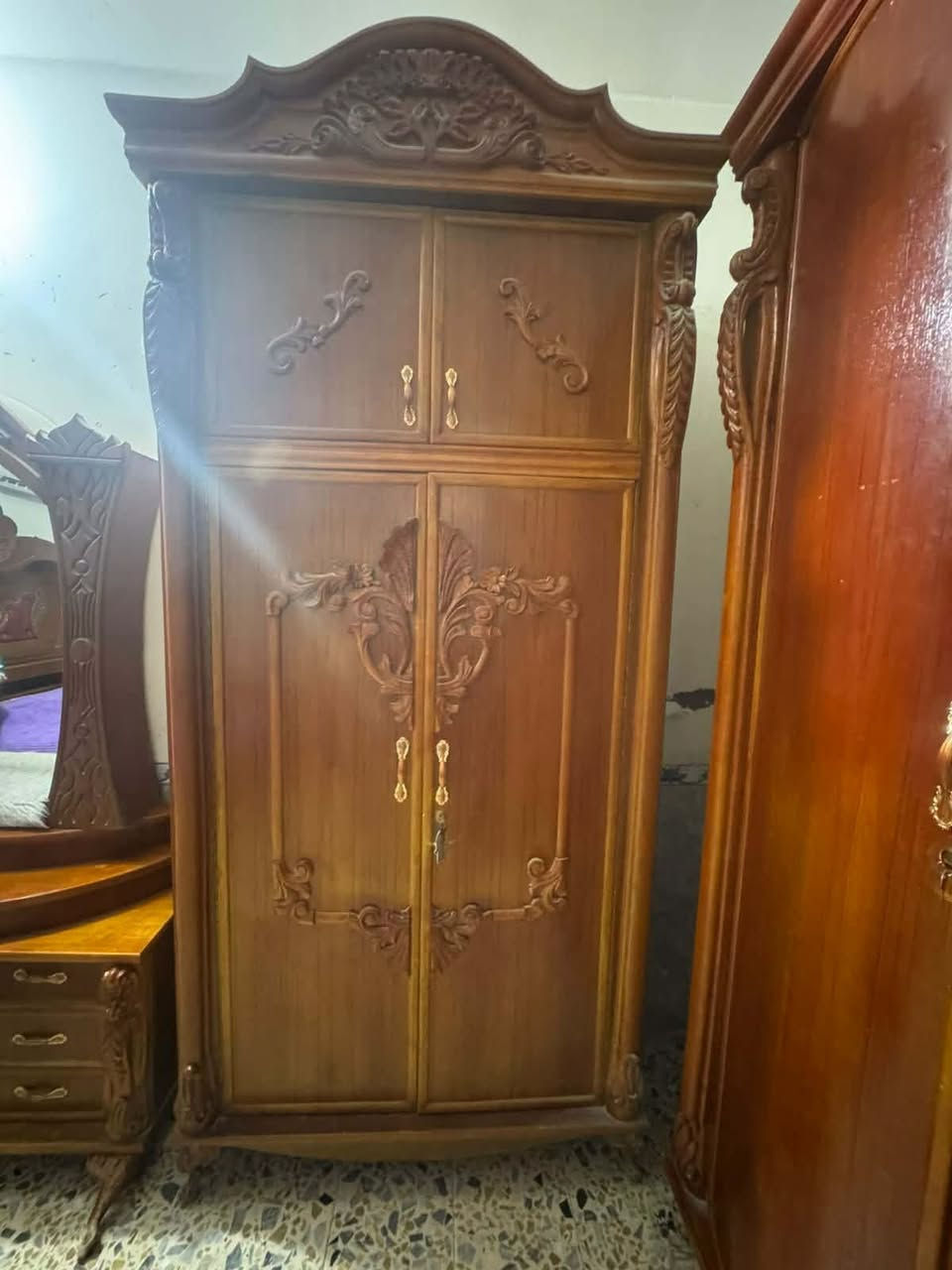 غرفه تسكام وجه وكفه صارت عليه ب3 ونص الله شاهد
اريدها 650 بيع مستعجل شراي خاص غرفه ولا اي نقص بيها 
ديوانيه 
@إشارة
