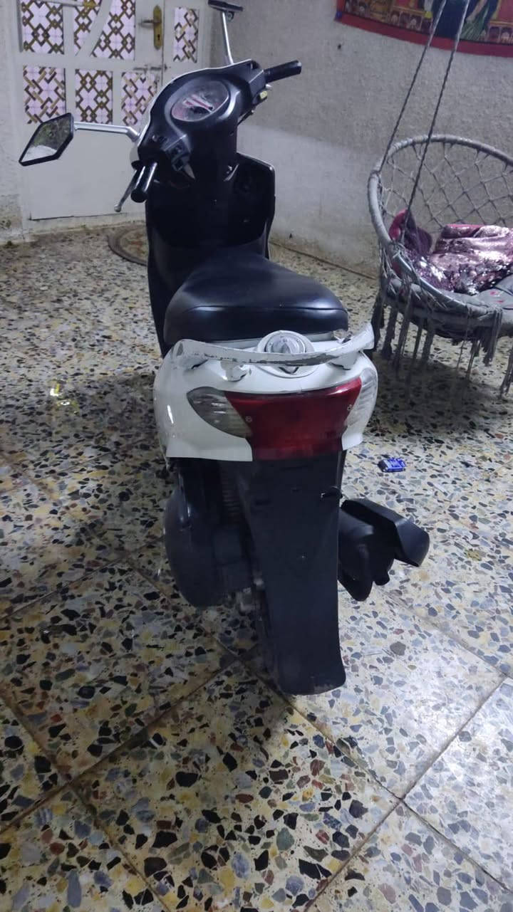 دراجة كاماكو عطلهة ماعرف شني طفت من وحدة و باتري كاعد تشتغل سلف و هندر تجي تفخص وتاخذ ابيع علا حطتهة سعر 200 وبيهة مجال بصيط دراجة جانت خير من الله بس طفت من وحدة لو طلع عطلهة الف دينار بل عافية عليك ***********
