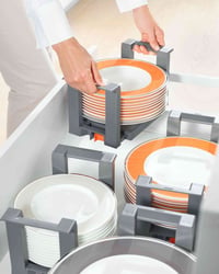 ‏✨AMBIA-LINE PLATE HOLDER✨ منظم حامل الصحون Ambia-line من Blum— حتى ال...