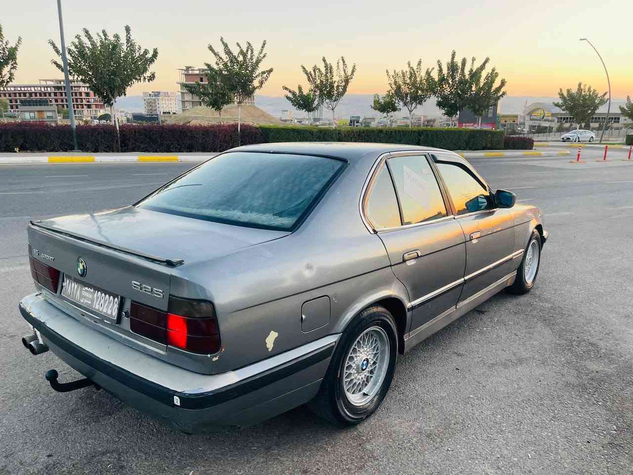 سەرەتا بەناوی خوا ماشاللە لەماڵی هەموو لایەک 
BMWبۆفڕۆشتن 
نموونه يي نيه له جوانيا
مۆدیل 1991ئارم پلاستيك هه وليره به شه رتي ئارموو ئه وه ليات   
مکینە 525  كپس ديجيتال گیڕ عاديه   به شە رتي گيرو مه كينه هه لمي نيه
كاره باهي هه مووگياني ئيش دكات 
دوو جام كاره باهيه  لآيتت زينونه قفل مركزيه گيچه  كاني هه مويي ئيش ده كاتت
گه رمي و سيدي هه موو شتيكي مزبوتت 
چوار تايه و ويلي زور باشه
سه ياره كي تا بليت توندوو تووله مالي دوسته 
هيچ ده عمو ليدراوي نيه پيشو دواهي كه پسه
نرخ (( 21گلا معامه له يكي برايانه)) 
***********
