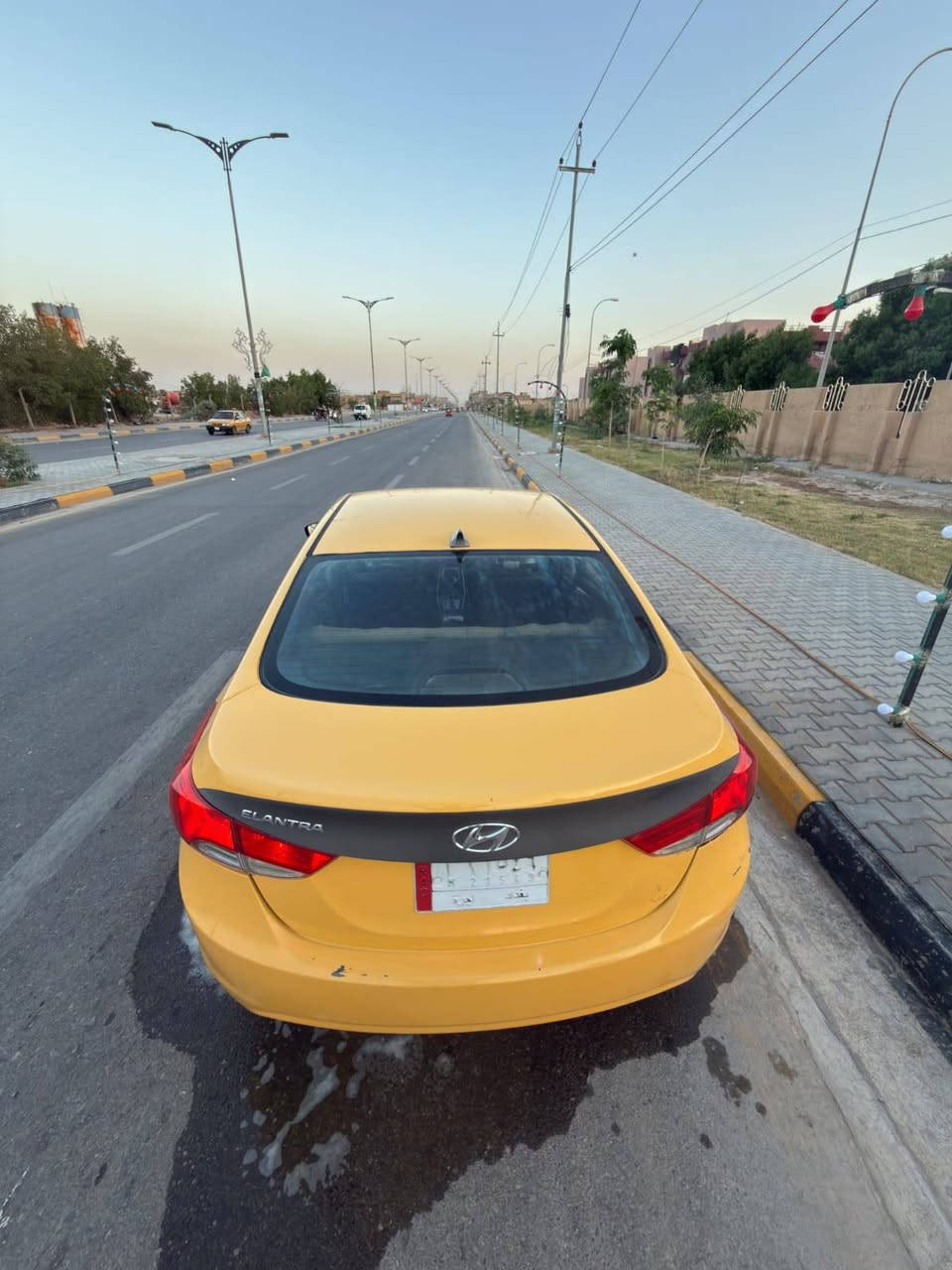 ## 🚕 للبيع: هونداي النترا موديل 2013 (وارد أمريكي - ليبل واحد بدون حادث)

* الماركة والموديل: هونداي النترا (Hyundai Elantra)
* سنة الصنع: 2013
* حالة الهيكل (البودي): ليبل واحد بالكامل وبدون أي حادث 
* المسافة المقطوعة (الماشية): 268 ألف ميل
* المواصفات والتحكم: تحكم ستيرن كامل (صوت، ميديا، مثبت سرعة Cruise Control، اتصال وبلوتوث)
* ناقل الحركة (الجير): أوتوماتيك (تبترونك)
* التكييف: بارد جداً وشغال بكفاءة عالية
* حالة السيارة العامة: كلشي تمام بيها، محرك وجير بحالة ممتازة وجاهزة للشغل والاستخدام مباشرة دون أي مصاريف
* منظومة غاز 
------------------------------
## 💰

* السعر المطلوب: 115 ورقة (قابل للتفاوض البسيط للجادين)
* المكان والمعاينة: واسط - الكوت
* رقم الهاتف للتواصل: ***********

------------------------------
