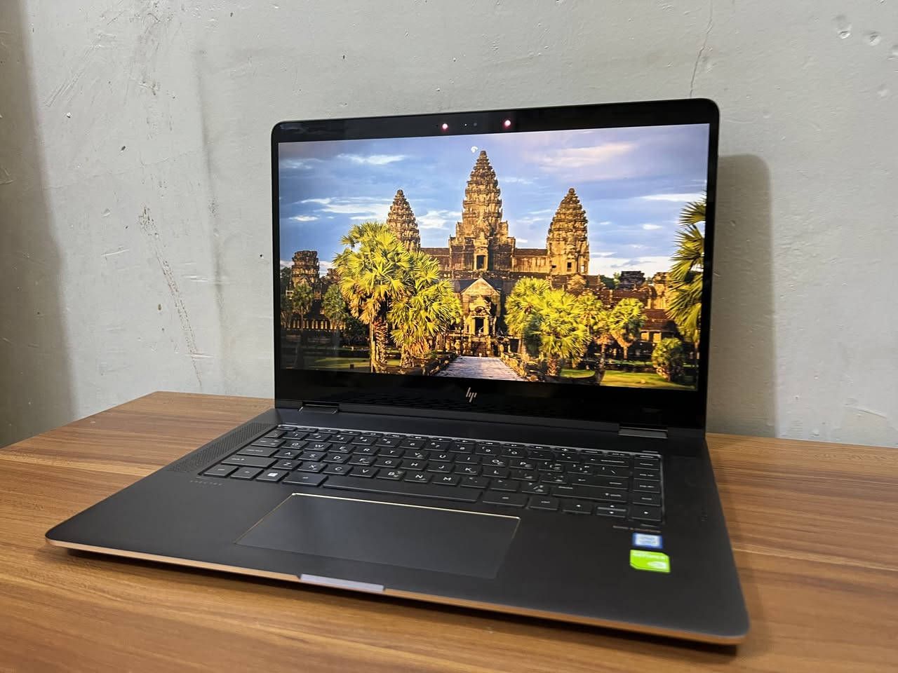 للبيع لابتوب HP Spectre x360 (15-inch)
الموديل: HP Spectre x360
المعالج: Intel Core i7 (الجيل الثامن)
الرام: 16GB
التخزين: SSD بسعة 512GB
كارت الشاشة: NVIDIA GeForce MX150 بسعة 2GB
الشاشة: 15.6 بوصة لمس تدور 360 درجة
الحالة: نظيف جداً
السعر: 700 ألف دينار عراقي
الموقع: النجف / الكوفة (مع إمكانية التوصيل)
للتواصل على ***********
