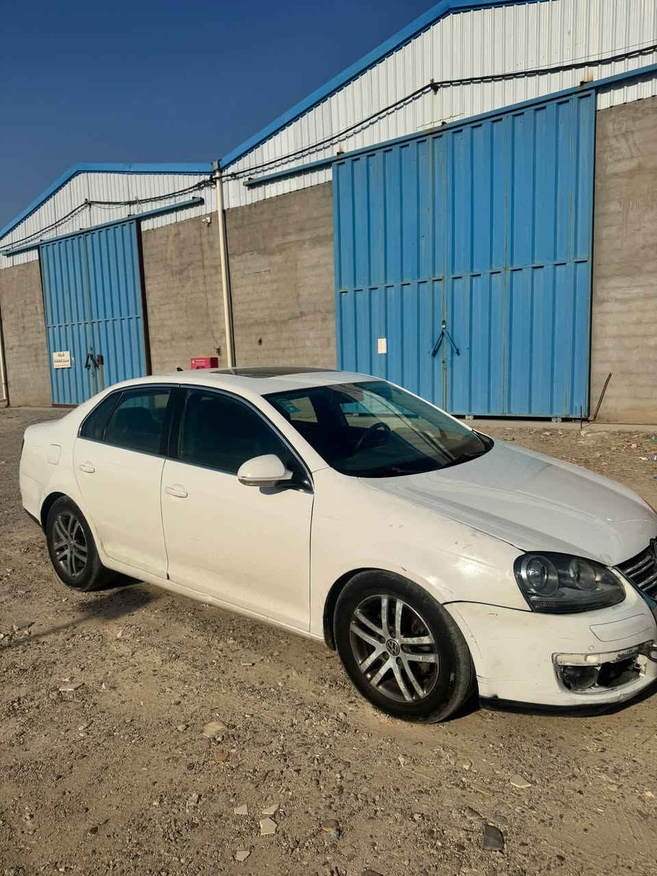 السلام عليكم 
جيتا ٢٠٠٩ وارد امريكي مكينة ٢٥٠٠  خمسة سلندر تنفس طبيعي رقمها بغداد باسمي 
السيارة بيها نقوصات بسيطة رايدها ب٥٥ وبيها مجال 
***********
