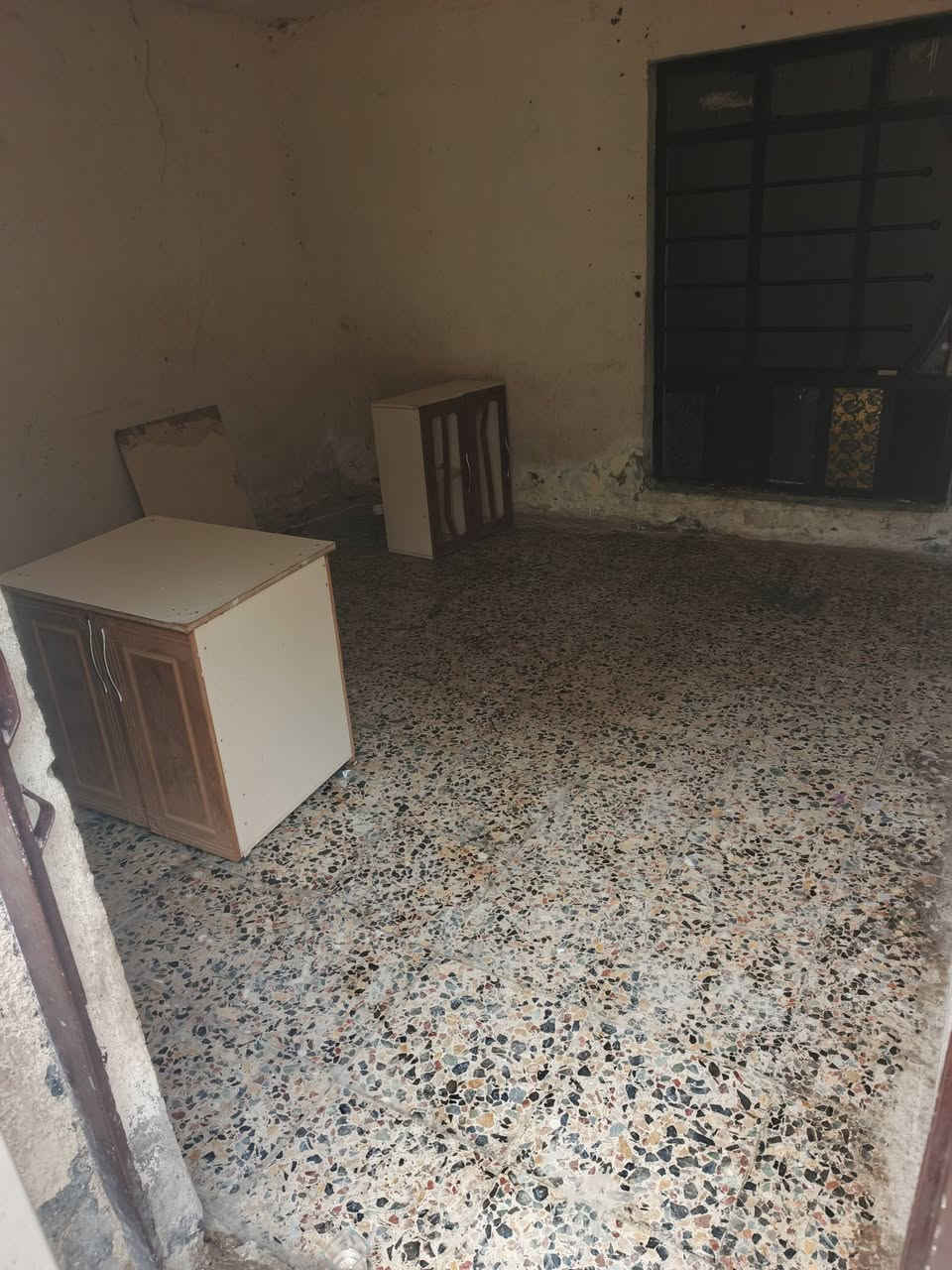 الزعفرانيه عالسده • غرفتين • حوش